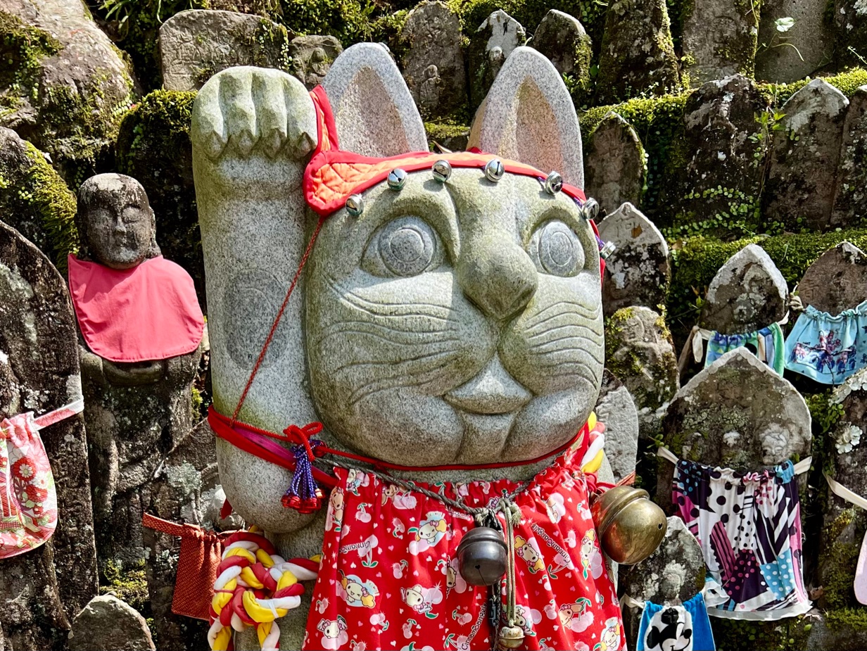 Lucky cats and bibbed Buddhas