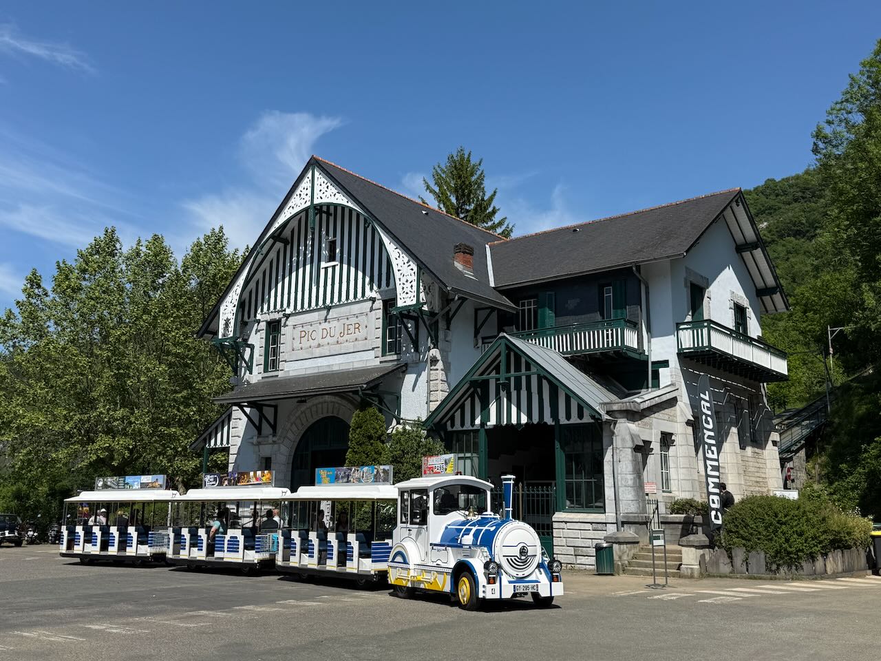 A Sunday of trains and trams